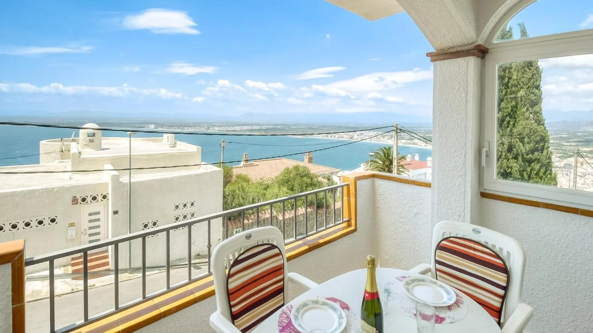 Pretty Apartment With Balcony Rosas