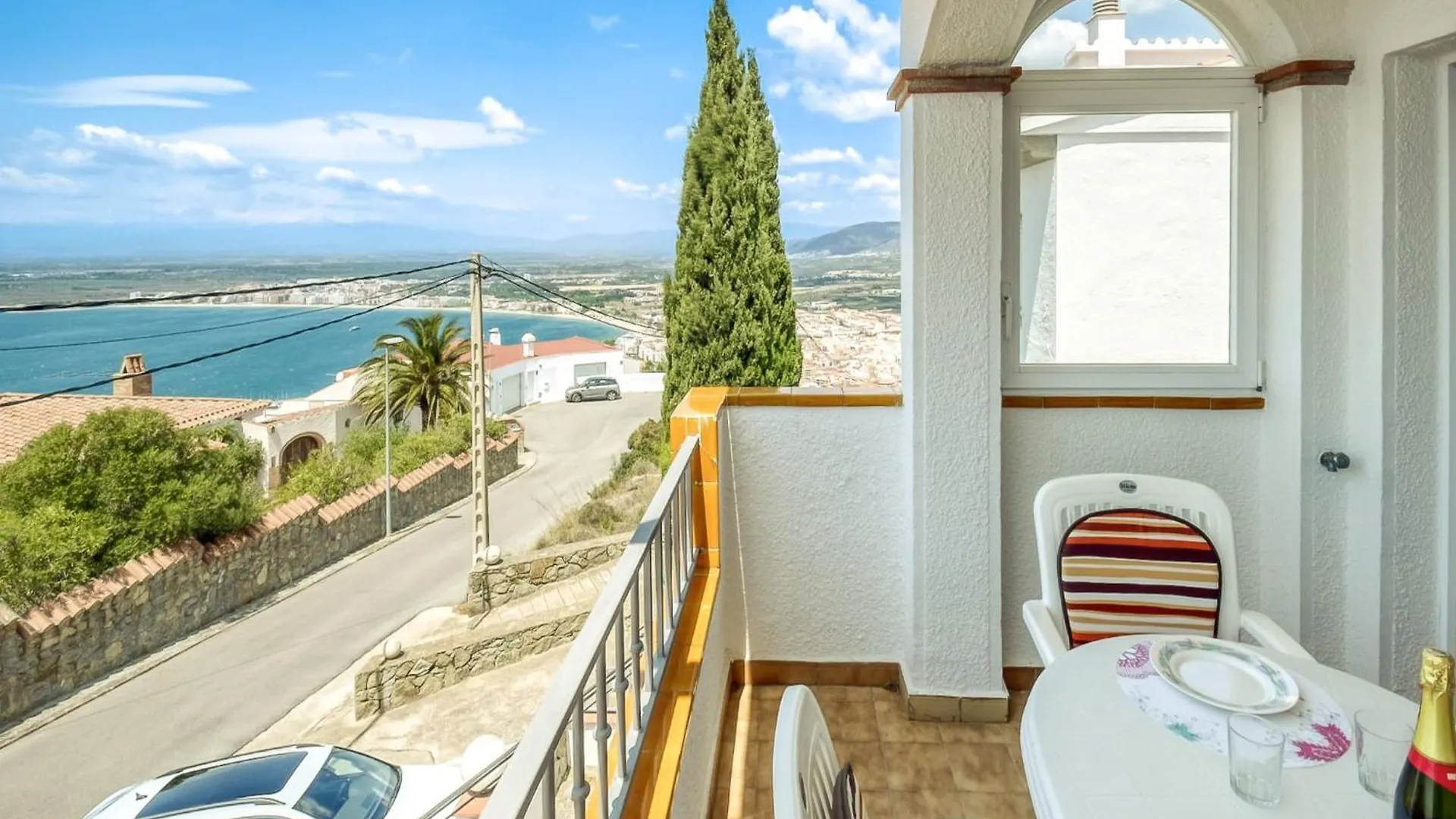 Pretty Apartment With Balcony Rosas