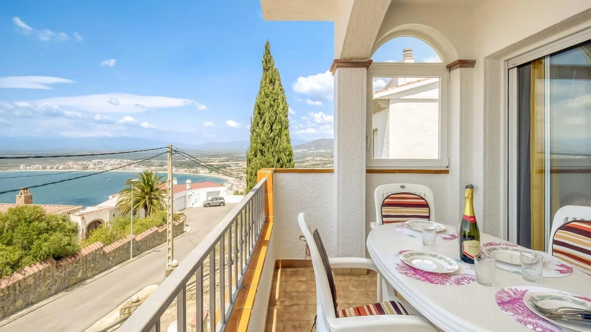 Pretty Apartment With Balcony Rosas