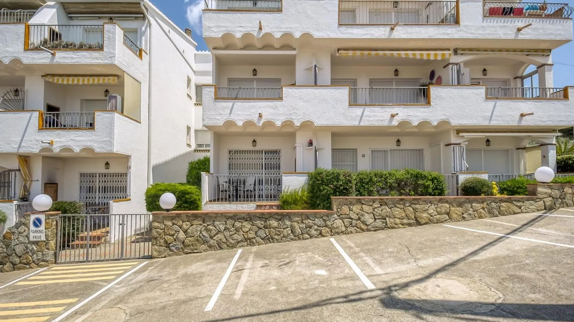 Pretty Apartment With Balcony Rosas