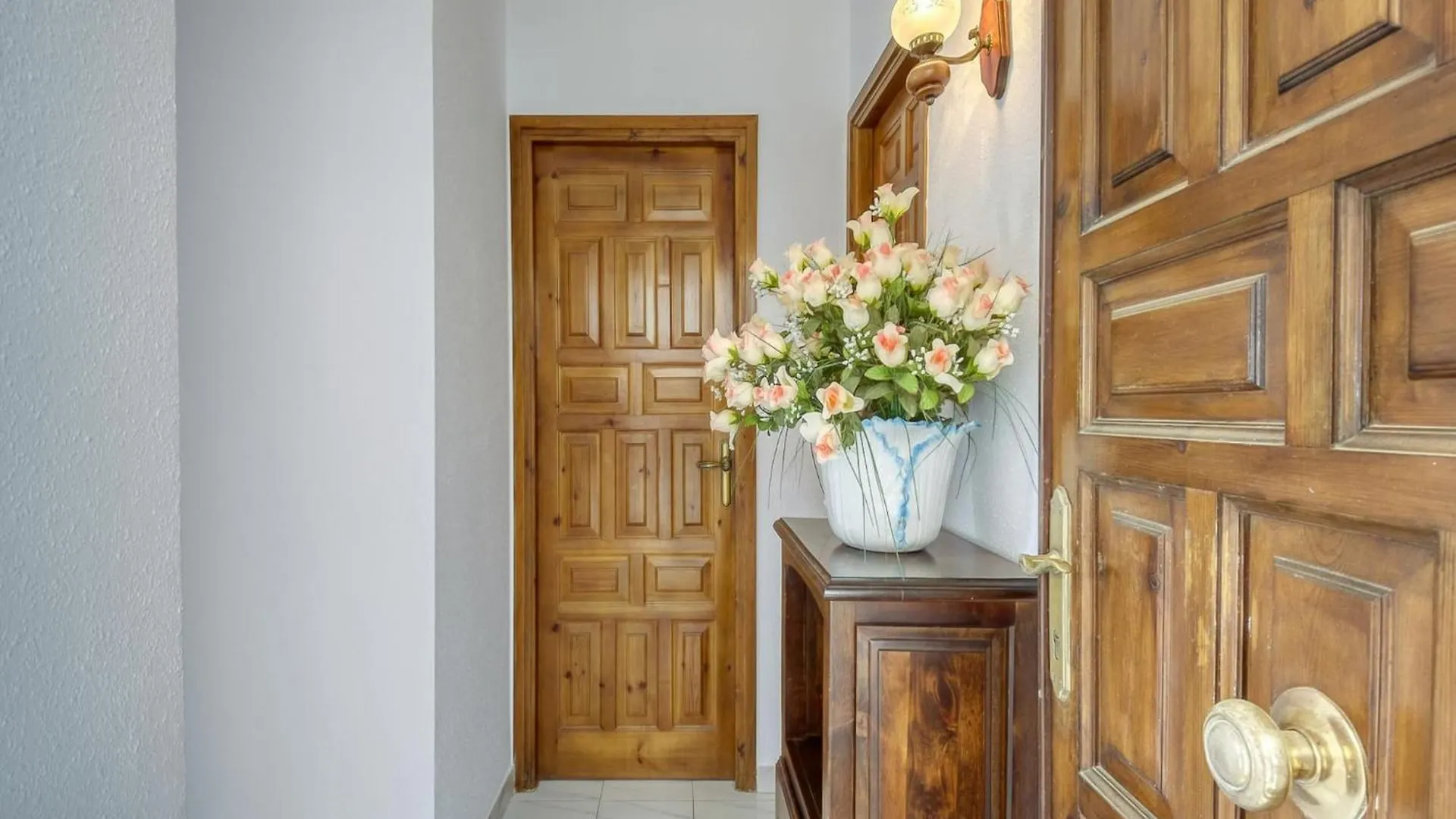 Pretty Apartment With Balcony Roses